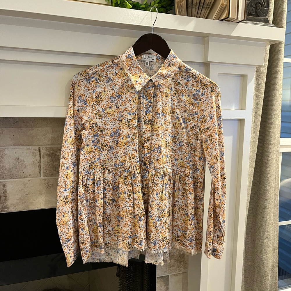 Girls XL shirt. Excellent condition, high low